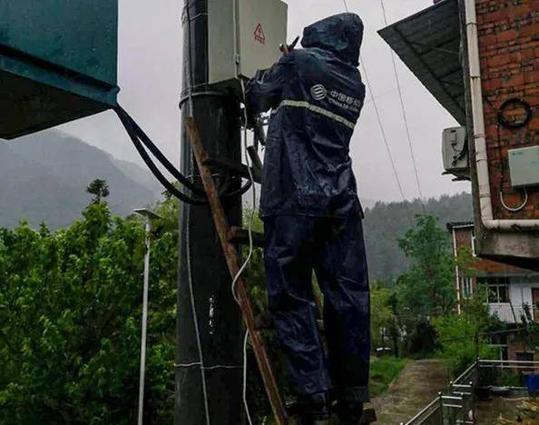 華山北峰基站停電，移動華陰維護班緊急發電保障通信