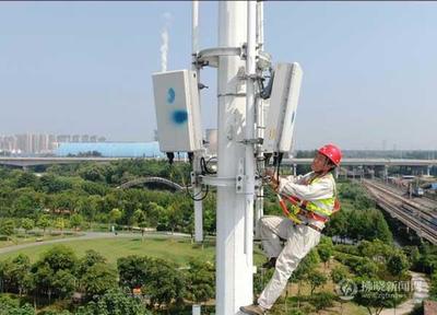 無懼夏日炎熱，以汗水“衛(wèi)”護(hù)通信服務(wù)——記通訊設(shè)備修理人員的堅(jiān)守與奉獻(xiàn)